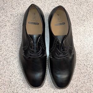 Brand New Never worn Men Dress shoes. Black with black laces.